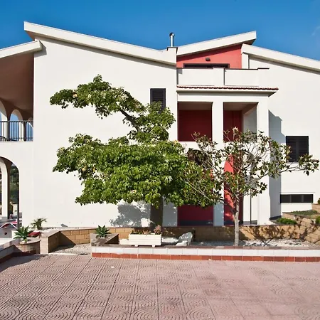 Elena Villa Camastra